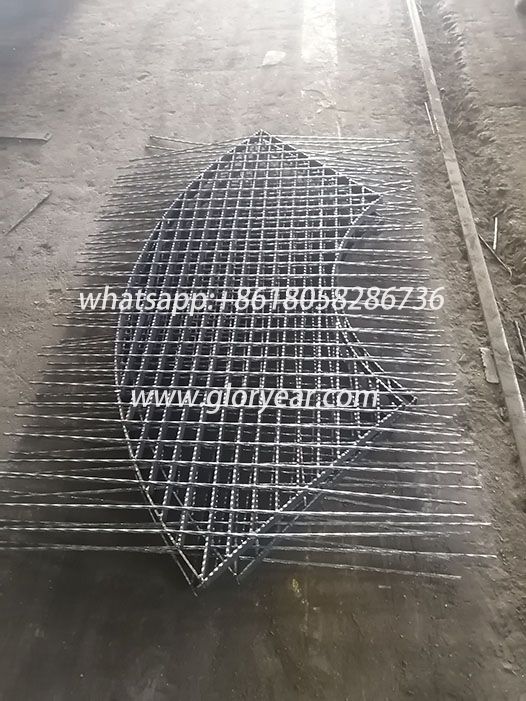 Special welding for fan shape grating